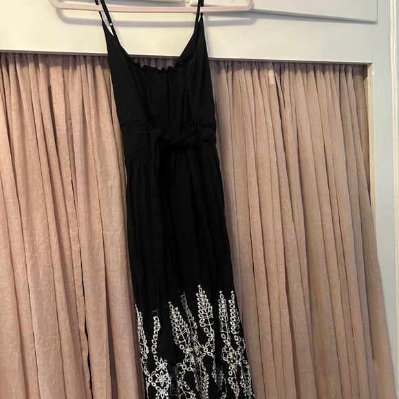 Maxi studio sun dress in size large black/white with tie sash - Picture 2 of 4